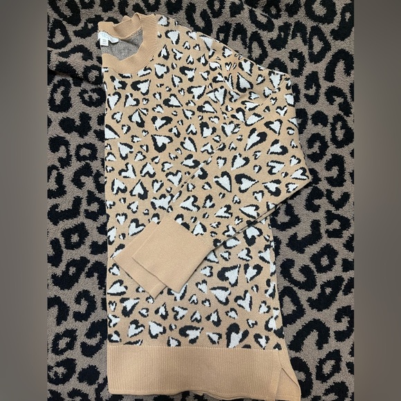 Leopard Print Hearts Sweater - Picture 2 of 2